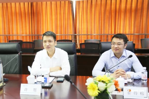 深圳市南山區(qū)投資促進中心副主任許愿講話 深圳市南山區(qū)投資促進中心副主任許愿講話