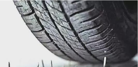 為什么汽車都只有一個(gè)外胎，是怎么做到?jīng)]有內(nèi)胎，還不漏氣的？