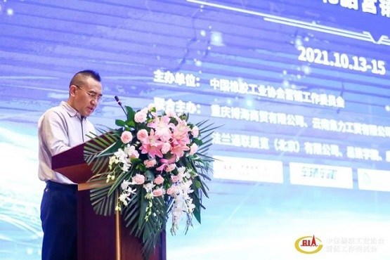 　中橡協(xié)副會(huì)長(zhǎng)兼營(yíng)銷工作委員會(huì)理事長(zhǎng)、云南集力工貿(mào)董事長(zhǎng) 朱仁恩