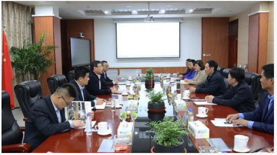 大業(yè)股份黨委書記竇寶森、董事長竇勇、總經(jīng)理鄭洪霞等，接待王鋒一行。