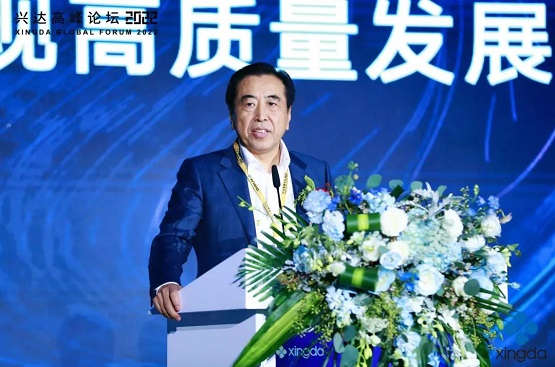 國家橡膠與輪胎工程技術(shù)研究中心主任、中國橡膠工業(yè)協(xié)會主席團企業(yè)執(zhí)行主席、賽輪集團董事長袁仲雪