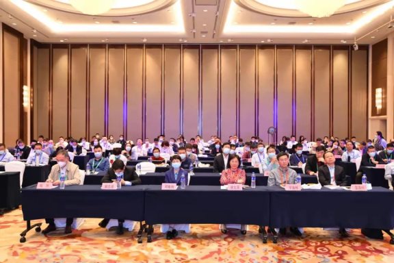 中國橡膠工業(yè)協(xié)會(huì)十屆二次常務(wù)理事擴(kuò)大會(huì)議暨第二十二屆全國橡膠工業(yè)信息發(fā)布會(huì)在?？谑⒋笳匍_
