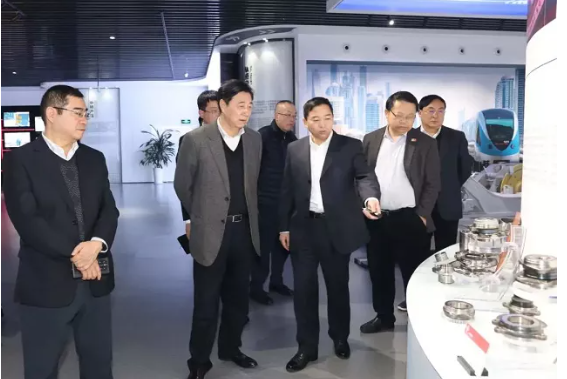 劉錦蘭董事長參觀了中信泰富特鋼集團展廳