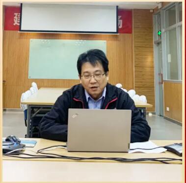 建大集團董事長楊啟仁，建大輪胎昆山廠總經理林建良，分別發(fā)表致辭。