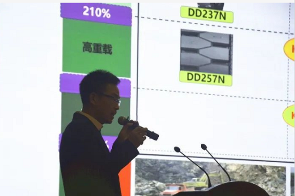 神州輪胎總工程師羅忠林、內(nèi)貿(mào)總監(jiān)秦大偉