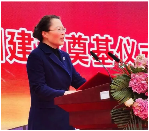 　王荔表示，在輪胎界，該項(xiàng)目將實(shí)現(xiàn)高質(zhì)、低耗、綠色高科技新型產(chǎn)業(yè)的目標(biāo)。