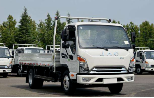 新規(guī)可能會為未來的小貨車輪胎市場帶來加速小貨車輪胎市場的規(guī)范化建設(shè)、或增加主機廠商的輪胎采購、公路貨運輕量化，輪胎更換周期延長、消費者偏好或發(fā)生轉(zhuǎn)變等變化。