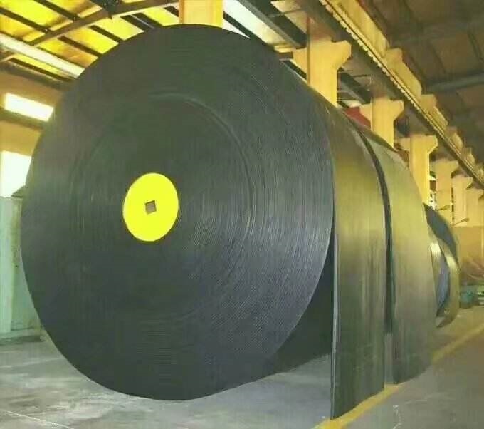 　輸送帶是橡膠和纖維、金屬復(fù)合制品，或塑料和織物復(fù)合制品