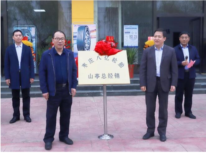 雙方參觀了博雷頓(山東)新能源汽車有限公司，就有關(guān)問題進(jìn)行深入交流。