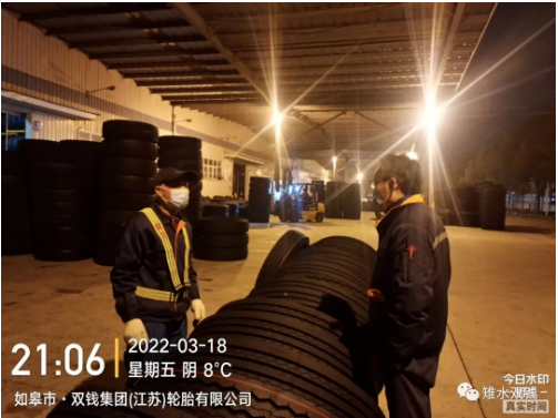 雙錢江蘇公司進(jìn)入戰(zhàn)時(shí)狀態(tài)，實(shí)行物流車輛疫情防控“全盤覆蓋、互聯(lián)互通、上下聯(lián)動(dòng)”的管理舉措，全力以赴確保公司“原材料進(jìn)得來、輪胎發(fā)得出”
