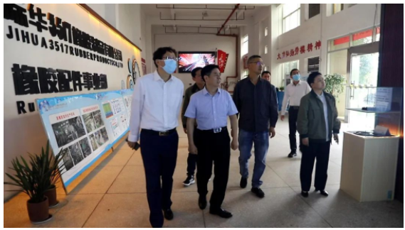 際華橡膠工業(yè)有限公司是國(guó)內(nèi)唯一一家天然橡膠行業(yè)全產(chǎn)業(yè)鏈運(yùn)營(yíng)、全流程運(yùn)作的企業(yè)。