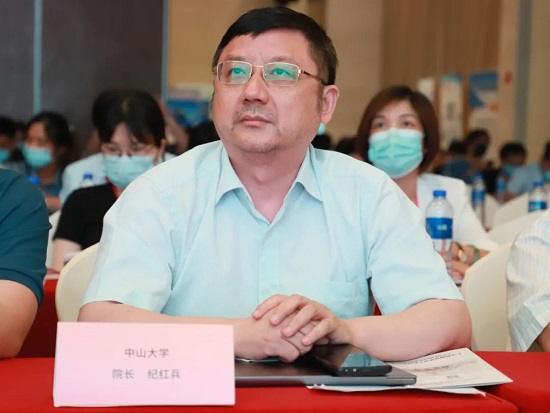 廣東省石油和化學(xué)工業(yè)行業(yè)協(xié)會(huì)副會(huì)長(zhǎng)兼中山大學(xué)化工研究院院長(zhǎng)紀(jì)紅兵