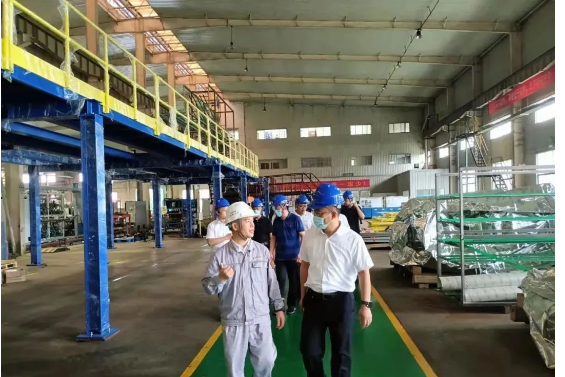 團(tuán)到廣西汽車集團(tuán)桂林新能源基地、桂林橡膠設(shè)計(jì)院有限公司、桂林橡膠機(jī)械有限公司等企業(yè)，實(shí)地考察