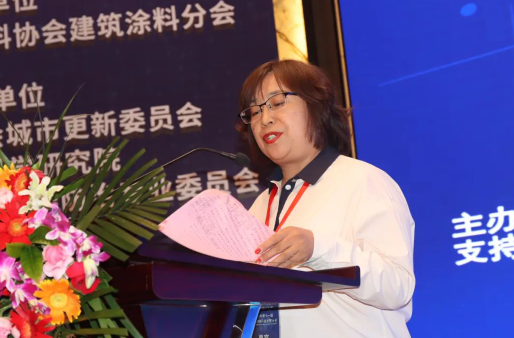 立邦中國產業(yè)人才發(fā)展中心總經(jīng)理付俊英作簡短發(fā)言 立邦中國產業(yè)人才發(fā)展中心總經(jīng)理付俊英作簡短發(fā)言