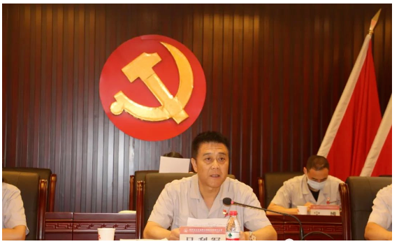 黨委書記、董事長(zhǎng)呂利軍指出，今年以來，面對(duì)疫情頻發(fā)、環(huán)保停產(chǎn)、成本劇增疊加內(nèi)需不旺、市場(chǎng)疲軟等影響。