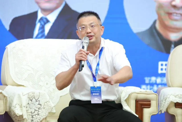 福建省涂料工業(yè)協(xié)會會長、廈門惠宇化工貿(mào)易有限公司董事長施義民