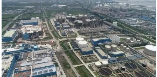 韓泰輪胎目前在中國(guó)有三家工廠，分別是江蘇工廠、嘉興工廠、重慶工廠
