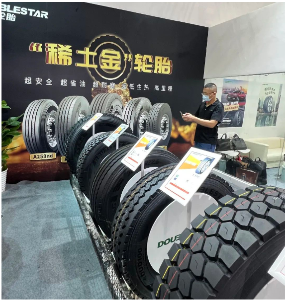 超耐磨，F(xiàn)ZW技術(shù)及超耐磨配方應(yīng)用，減少輪胎變形量，接地更均勻，實(shí)現(xiàn)輪胎超耐磨;