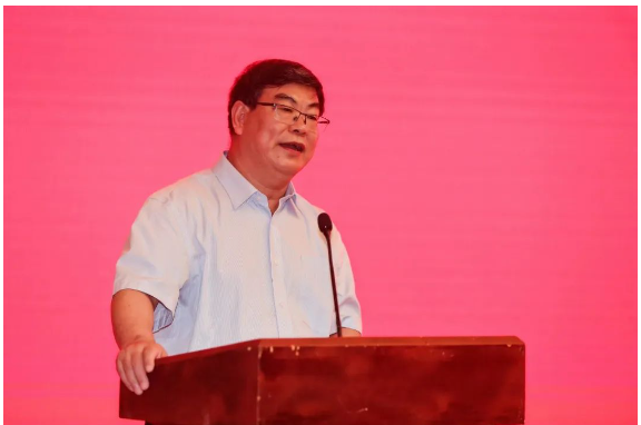 山東省橡膠行業(yè)協(xié)會(huì)理事會(huì)會(huì)長張洪民講話