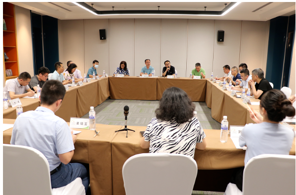 來自骨架材料行業(yè)及上下游輪胎企業(yè)、膠管膠帶企業(yè)、橡膠制品企業(yè)、大專院校、科研院所的相關(guān)人員，共計約110多人參加了本次研討會。