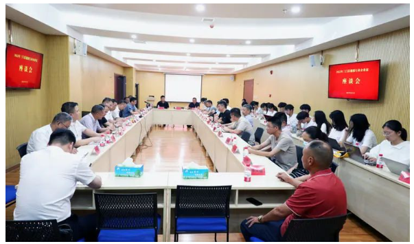近20家橡膠企業(yè)，向縣長面對面提建議