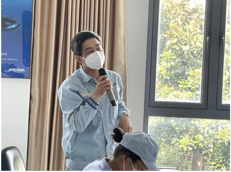 研發(fā)部工程師針對集裝箱水性涂料的生產(chǎn)工藝及質(zhì)量控制要點進(jìn)行了講解 研發(fā)部工程師針對集裝箱水性涂料的生產(chǎn)工藝及質(zhì)量控制要點進(jìn)行了講解