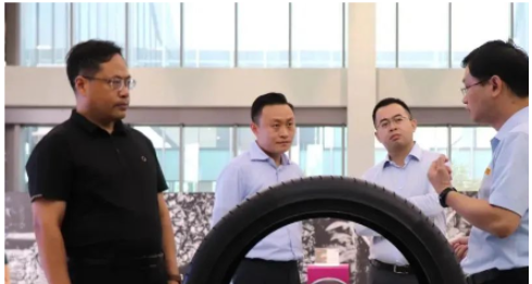 山東省工商聯(lián)黨組成員、副主席高洪巖一行到訪華勤橡膠工業(yè)集團(tuán)參觀調(diào)研
