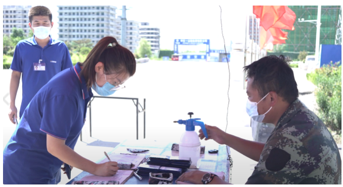 正道輪胎有限公司采取各種有針對性的措施，一手抓疫情防控，一手抓企業(yè)生產，確保穩(wěn)產保供