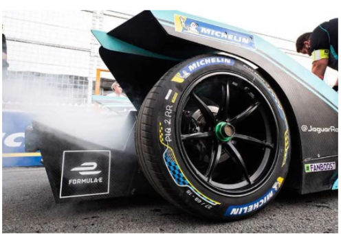 2018年，米其林升級(jí)推出第三代Pilot Sport EV輪胎。這款輪胎的重量，比前代輪胎輕了2.5千克。