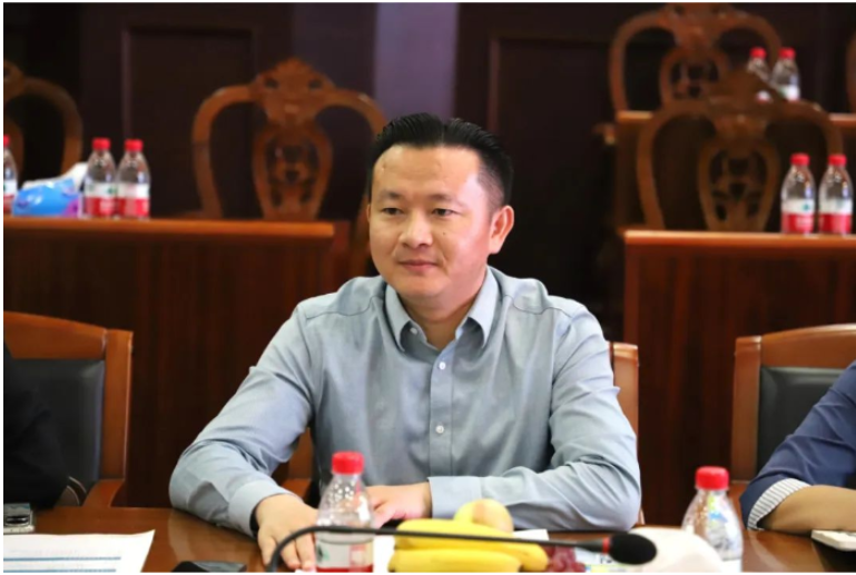 　龔會長還提到，廣州市產(chǎn)業(yè)招商投資促進(jìn)會旨在優(yōu)化營商環(huán)境，積極推動黨、政府、工信領(lǐng)域重要行業(yè)組織及龍頭企業(yè)之間的互助合作，今后市產(chǎn)促會將與集泰股份進(jìn)一步加強(qiáng)聯(lián)動，建立會企交流合作常態(tài)化機(jī)制。