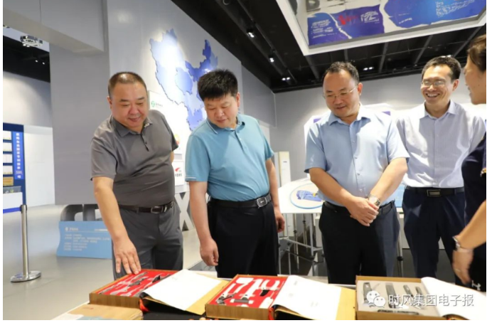 文登威力工具主營五金工具和工業(yè)風(fēng)機環(huán)保設(shè)備兩大板塊，主要生產(chǎn)活扳手、管鉗、斷線鉗、套筒、大力鉗等系列產(chǎn)品，致力于專業(yè)級、工業(yè)級工具設(shè)計、研發(fā)和生產(chǎn)，集銷售、服務(wù)一體的集成供應(yīng)商。