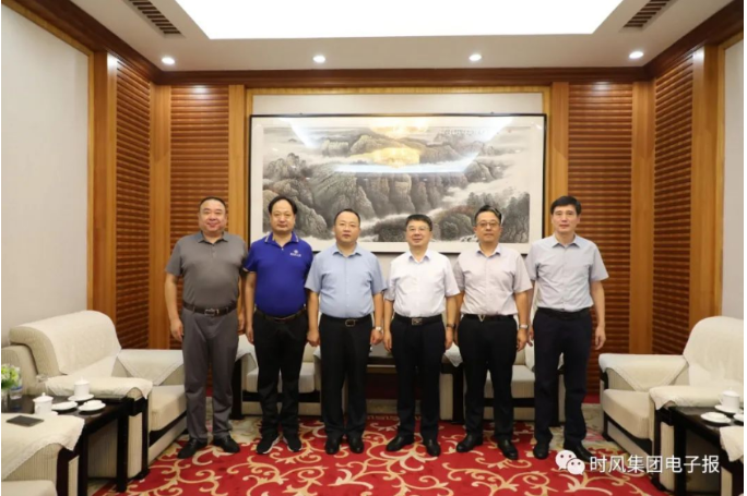同時拜訪了乳山市委書記劉奎忠并進行座談，在市委常委、市委辦公室主任劉建忠的陪同下進行了參觀。