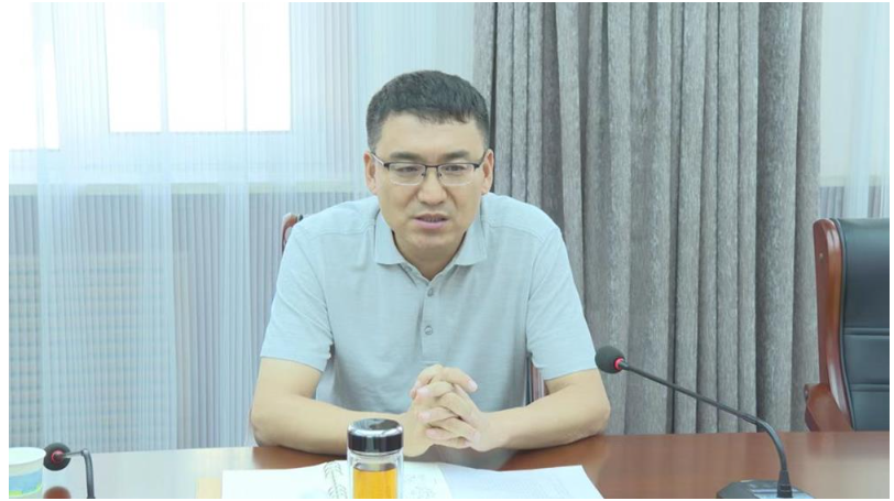乳膠制品產(chǎn)業(yè)基地項(xiàng)目負(fù)責(zé)人就園區(qū)基本情況和目前建設(shè)進(jìn)度進(jìn)行介紹。山東正豐貿(mào)易、山西諾辰等公司就地企合作、產(chǎn)業(yè)發(fā)展進(jìn)行交流。
