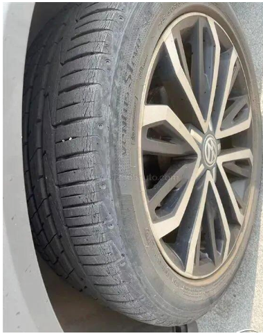 資料顯示，大眾探歌高配車型輪胎是韓泰ventus s1 evo2;低配車型輪胎是韓泰Dynapro hp2。朗逸車型原廠配套輪胎，主要是韓泰OPTIMO k415系列產品。