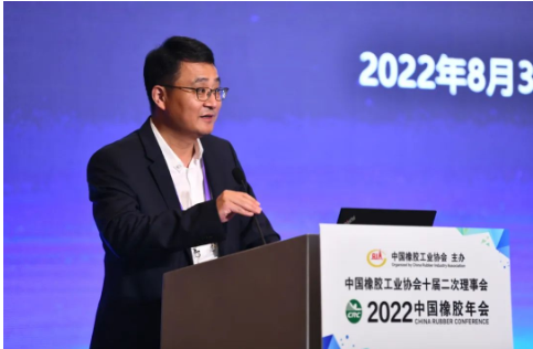軟控董事長兼總裁官炳政表示，未來制造業(yè)的發(fā)展，軟件和平臺的作用將越發(fā)突顯，裝備是骨架，軟件是靈魂，而搭建起上下游互聯(lián)互通的平臺才能大踏步攜手共贏。此次發(fā)布的單機硬件、工業(yè)軟件以及行業(yè)平臺等新產(chǎn)品，其背后的思考也是基于這一邏輯，希望我們的努力、嘗試和探索，能為行業(yè)的發(fā)展尋得更多的可能。