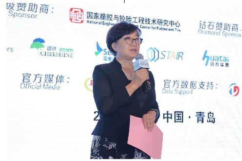 中國橡膠工業(yè)協(xié)會副秘書長、技術(shù)經(jīng)濟(jì)委員會主任朱紅主持了本主題論壇。