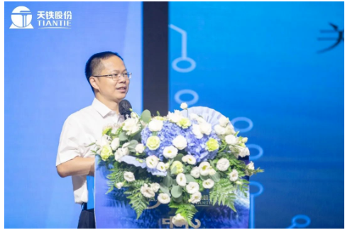 中橡協(xié)副會長兼秘書長雷昌純蒞臨大會，并講話。