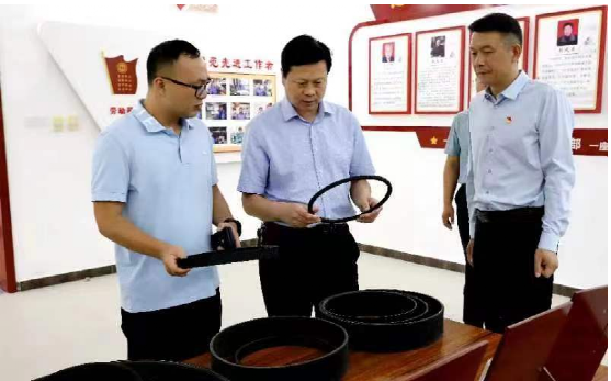 市、縣兩級(jí)人民法院領(lǐng)導(dǎo)到金久龍實(shí)業(yè)有限公司開(kāi)展萬(wàn)人助萬(wàn)企活動(dòng)