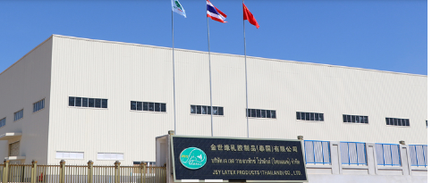 　金世緣踐行“一帶一路”倡議，積極“走出去”全球化布局，在原料來源地泰國羅勇府建設(shè)了占地4.5萬多平方米的生產(chǎn)基地。
