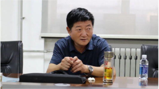 　督查中，通過(guò)查臺(tái)賬、看現(xiàn)場(chǎng)、與企業(yè)負(fù)責(zé)人深入交流等形式，詳細(xì)了解公司疫情防控及生產(chǎn)經(jīng)營(yíng)中遇到的困難和問(wèn)題。