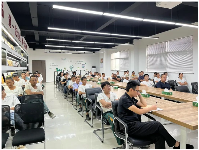 　相信通過(guò)本次會(huì)議的召開(kāi)，制造中心全體員工在下一階段的工作中會(huì)更加進(jìn)一步鞏固和提升安全管理能力，嚴(yán)格落實(shí)安全生產(chǎn)主體責(zé)任，始終繃緊安全生產(chǎn)弦，確保公司安全環(huán)保形勢(shì)平穩(wěn)向好，為公司的高質(zhì)量發(fā)展?fàn)I造更加穩(wěn)定的安全環(huán)境。