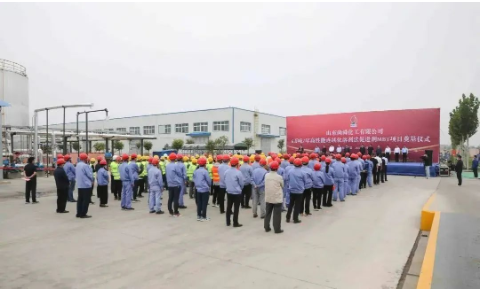 王磊代表菏澤市委、市政府，向尚舜化工項(xiàng)目奠基表示祝賀。