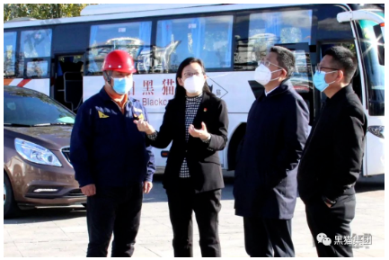 　琚慧敏強調(diào)，企業(yè)要在思想上始終繃緊安全生產(chǎn)這根弦，嚴格落實疫情防控和安全生產(chǎn)主體責(zé)任。要將疫情防控各項政策落實到位，肩負起安全生產(chǎn)第一責(zé)任人責(zé)任，不斷完善應(yīng)急預(yù)案，提高應(yīng)急處置能力，及時妥善應(yīng)對各類突發(fā)事件和異常情況。