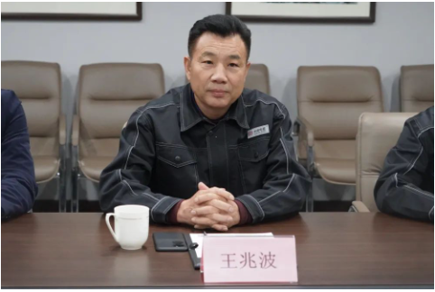 會議上，山東華凌產(chǎn)業(yè)園開發(fā)有限公司董事長王兆波首先對調(diào)研團的到來表示熱烈歡迎，以及介紹了華凌的發(fā)展歷程與未來的發(fā)展規(guī)劃。