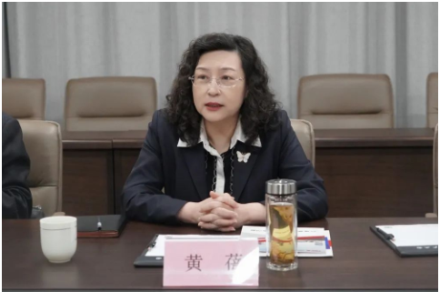 濟南產(chǎn)業(yè)發(fā)展投資集團黨委書記、 董事長黃蓓表示對華凌有了更深入的了解，并對華凌的發(fā)展表示了認(rèn)可，期待雙方未來的合作。