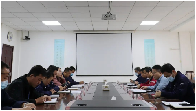耐斯特炭黑公司將在加壓奮進(jìn)中破解發(fā)展面臨的各種難題，在擔(dān)當(dāng)實(shí)干中化解來(lái)自各方面的風(fēng)險(xiǎn)挑戰(zhàn)和巨大壓力，在高質(zhì)量發(fā)展的道路上再來(lái)一場(chǎng)比學(xué)趕超，勇?lián)姑?、踔厲奮發(fā)、篤行不怠、團(tuán)結(jié)奮斗，全力譜寫(xiě)公司跨越發(fā)展的新篇章，為集團(tuán)公司實(shí)現(xiàn)高質(zhì)量穩(wěn)健發(fā)展做出積極貢獻(xiàn)!