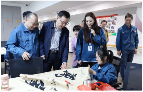 桐鄉(xiāng)市人大常委會主任潘川弟一行蒞臨雙箭指導(dǎo)工作！