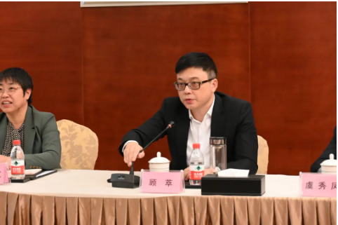 　通用股份董事長顧萃表示，面對輪胎行業(yè)現(xiàn)況，還是存在可提升空間，要根據(jù)宏觀經(jīng)濟變化設(shè)立大方向目標(biāo)，部署雙向策略，有效推進后續(xù)合作。