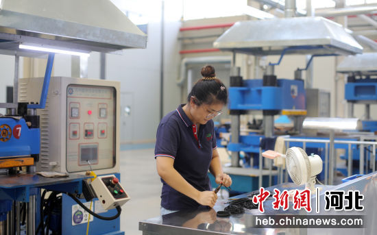 景州雙創(chuàng)基地一家入駐企業(yè)的生產(chǎn)車(chē)間。 高雷 攝