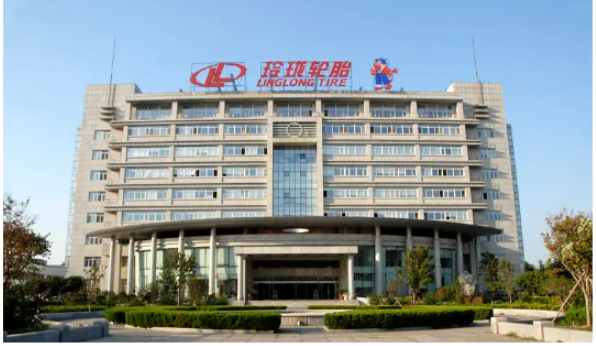 玲瓏輪胎表示，公司2022年前三季度凈利潤(rùn)下滑主要受公司總體原材料采購(gòu)成本上漲及業(yè)務(wù)結(jié)構(gòu)變化影響，國(guó)內(nèi)配套尤其半鋼配套銷(xiāo)量大幅提升拉低公司整體業(yè)績(jī)。玲瓏輪胎表示，公司2022年前三季度凈利潤(rùn)下滑主要受公司總體原材料采購(gòu)成本上漲及業(yè)務(wù)結(jié)構(gòu)變化影響，國(guó)內(nèi)配套尤其半鋼配套銷(xiāo)量大幅提升拉低公司整體業(yè)績(jī)。